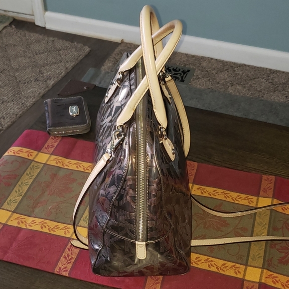 Michael Kors Silver Metallic Mirror Satchel Bag & Wallet Set - Picture 6 of 16